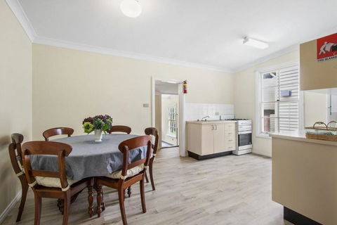 THE TEACHERS COTTAGE - Surfers Paradise Gold Coast 1