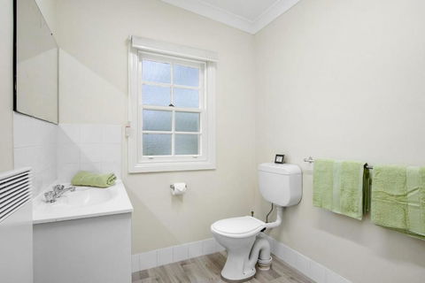 THE TEACHERS COTTAGE - Surfers Paradise Gold Coast 2