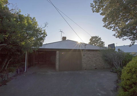 LOCKINGTON - Surfers Paradise Gold Coast 2