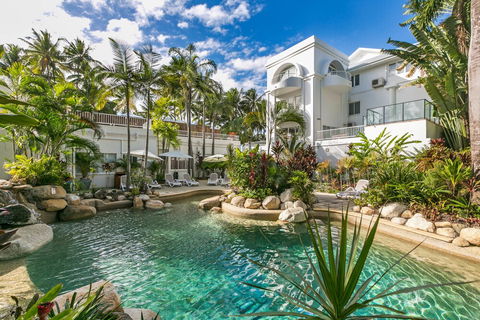 Belle Escapes - Sapphire Suite Absolute Beachfront Alamanda Resort 17 - Surfers Paradise Gold Coast 4