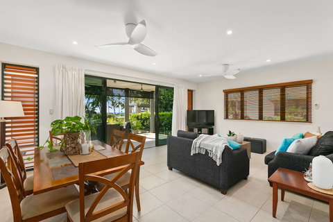 Beachfront Apartment With Ocean Views - Surfers Paradise Gold Coast 4