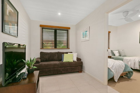 Beachfront Apartment With Ocean Views - Surfers Paradise Gold Coast 2