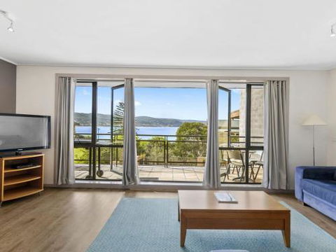 APARTMENT 29 PACIFIC APARTMENTS Grand Escape With Ocean Views - Surfers Paradise Gold Coast 2