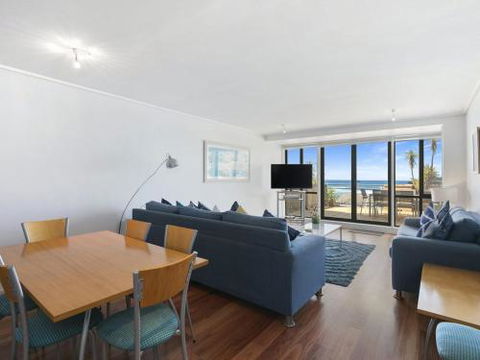 APARTMENT 11 PACIFIC APARTMENTS - Surfers Paradise Gold Coast 1
