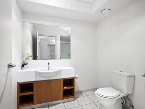APARTMENT 11 PACIFIC APARTMENTS - Surfers Paradise Gold Coast 3