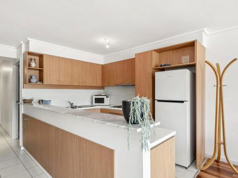 APARTMENT 23 PACIFIC APARTMENTS Sit On The Deck & Soak In The View - Surfers Paradise Gold Coast 3