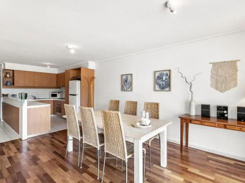 APARTMENT 23 PACIFIC APARTMENTS Sit On The Deck & Soak In The View - Surfers Paradise Gold Coast 6