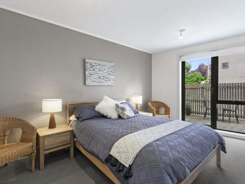 APARTMENT 23 PACIFIC APARTMENTS Sit On The Deck & Soak In The View - Surfers Paradise Gold Coast 2