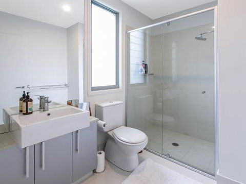 SEA RENITY On KAMALA - Surfers Paradise Gold Coast 4
