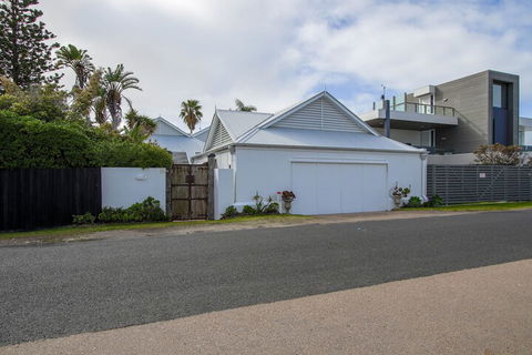 Bancroft Bay Frontage - Surfers Paradise Gold Coast 2