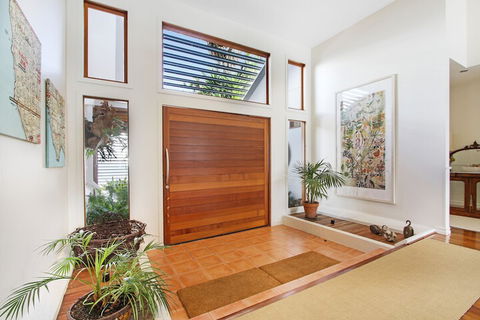 Bancroft Bay Frontage - Surfers Paradise Gold Coast 1