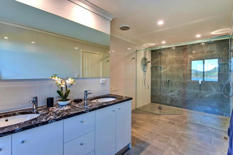 New La Bella Waters 1 Wide Ocean Views - Surfers Paradise Gold Coast 3