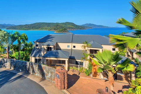 New La Bella Waters 1 Wide Ocean Views - Surfers Paradise Gold Coast 0