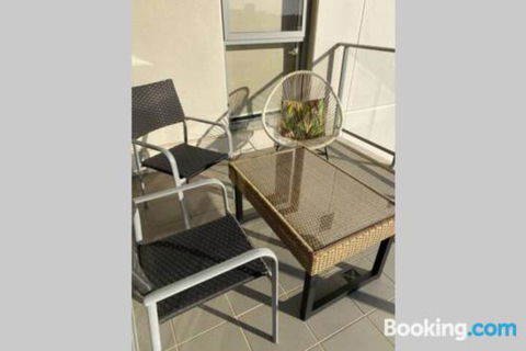 SKY GARDENS SUNSET RIVER VIEW NETFLIX WINE PARKING - Surfers Paradise Gold Coast 3
