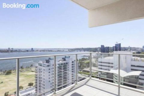 SKY GARDENS SUNSET RIVER VIEW NETFLIX WINE PARKING - Surfers Paradise Gold Coast 1