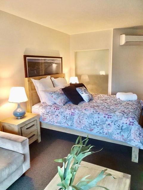 FAMILY ISLAND GETAWAY BEACHFRONT APARTMENT - Surfers Paradise Gold Coast 1