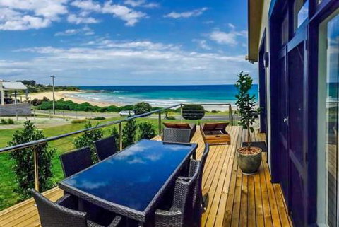 MAVI BEACH HOUSE Beachfront Wifi Views - Surfers Paradise Gold Coast 1