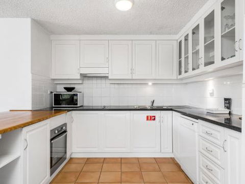 EAST COAST ESCAPES Byron Beachfront - Surfers Paradise Gold Coast 2