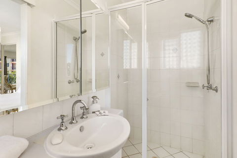 MAINSAIL8 - Mooloolaba Beach - Surfers Paradise Gold Coast 5