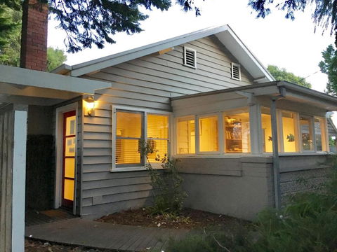 The Cute Beach House - Surfers Paradise Gold Coast 1
