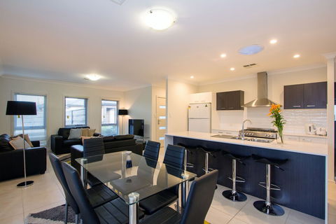 Vantage Court A Hidden Gem Of Mudgee 11 - Surfers Paradise Gold Coast 4