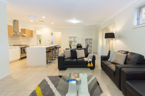 Vantage Court A Hidden Gem Of Mudgee 11 - Surfers Paradise Gold Coast 3