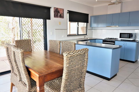 Ningaloo Breeze Villa 6 - Surfers Paradise Gold Coast 1