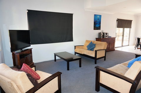 Ningaloo Breeze Villa 4 - Surfers Paradise Gold Coast 5