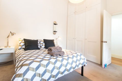 HUNTER In The Heart Of Collingwood Fitzroy - Surfers Paradise Gold Coast 3