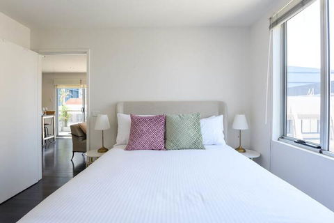 OLIVER Laneway Art Fed Square & Top Restaurants - Surfers Paradise Gold Coast 1