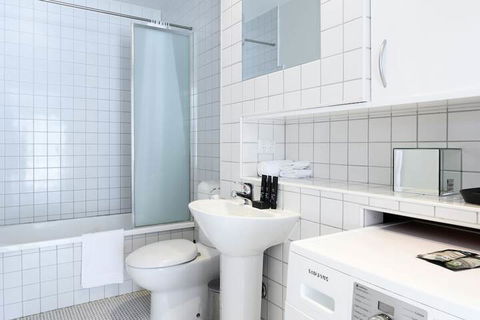 OLIVER Laneway Art Fed Square & Top Restaurants - Surfers Paradise Gold Coast 6