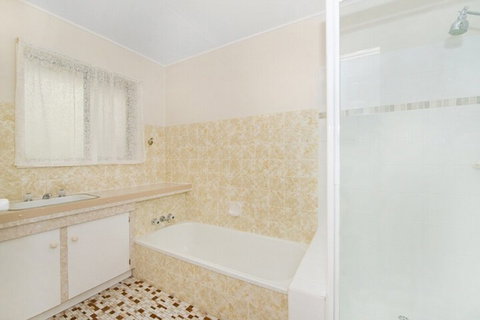 Large Family Waterfront Home With Room For A Boat Welsby Pde Bongaree - Surfers Paradise Gold Coast 5