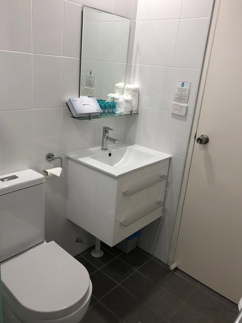 Huskisson Beach Motel - Surfers Paradise Gold Coast 0