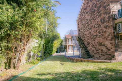 Gosford Palms Motor Inn - Surfers Paradise Gold Coast 2