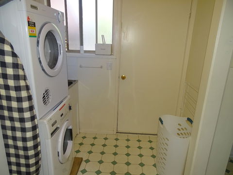 Beachwalk Cottage - Surfers Paradise Gold Coast 1