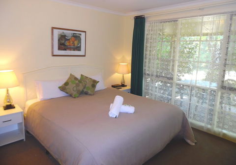 Bright Highland Valley Cottages - Surfers Paradise Gold Coast 6