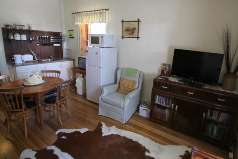 Christopher Halls Colonial Accommodation - Surfers Paradise Gold Coast 4