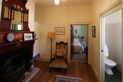 Christopher Halls Colonial Accommodation - Surfers Paradise Gold Coast 1