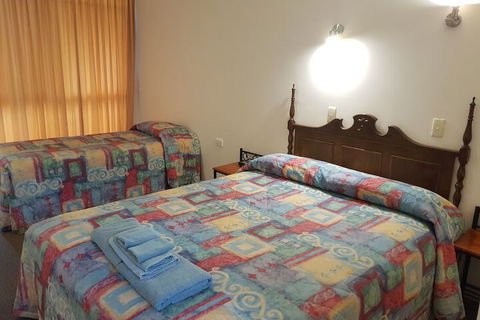 Cobb Inlander Motel - Surfers Paradise Gold Coast 5