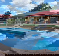 Emerald Explorers Inn
