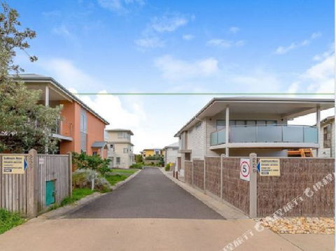 Fabulous Townhouse At The Famous Smiths Beach - Surfers Paradise Gold Coast 4