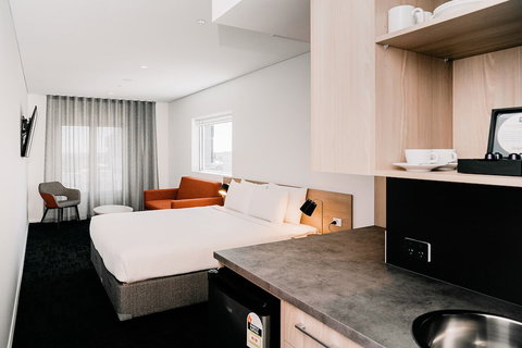 Tom's Court Hotel - Surfers Paradise Gold Coast 6