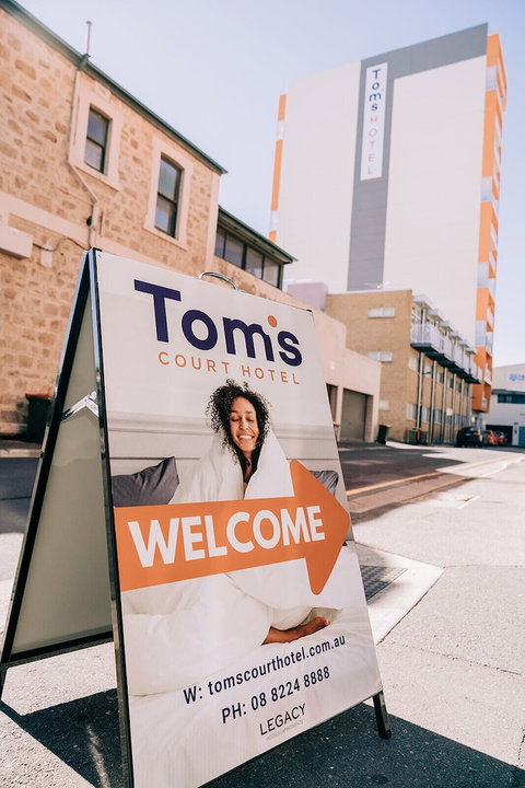 Tom's Court Hotel - Surfers Paradise Gold Coast 2