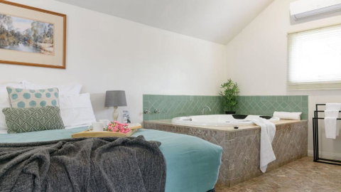 The Spa Cottage - Surfers Paradise Gold Coast 2