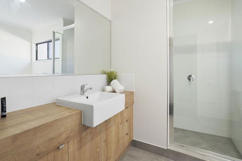 WHITSUNDAY Spacious & Comfortable Moments From Picturesque Boardwalk - Surfers Paradise Gold Coast 3