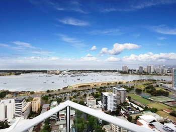 Panoramic Views At Sub Penthouse Apt - Surfers Paradise Gold Coast 5