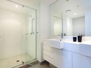 Panoramic Views At Sub Penthouse Apt - Surfers Paradise Gold Coast 3