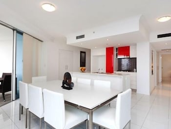 Panoramic Views At Sub Penthouse Apt - Surfers Paradise Gold Coast 2