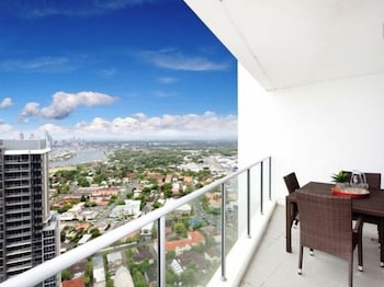 Panoramic Views At Sub Penthouse Apt - Surfers Paradise Gold Coast 4
