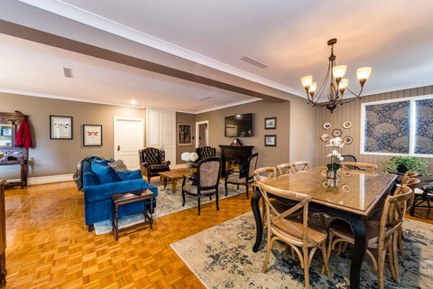 Hedge House- Luxury Space Style Location - Surfers Paradise Gold Coast 3
